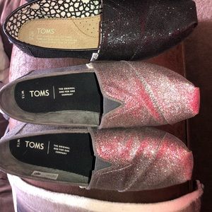 2 pairs of Glitter toms women’s 7.5